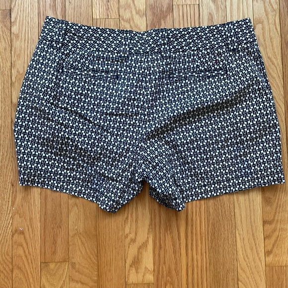 Tommy Hilfiger 4” inseam shorts - Size 10 - Picture 2 of 2
